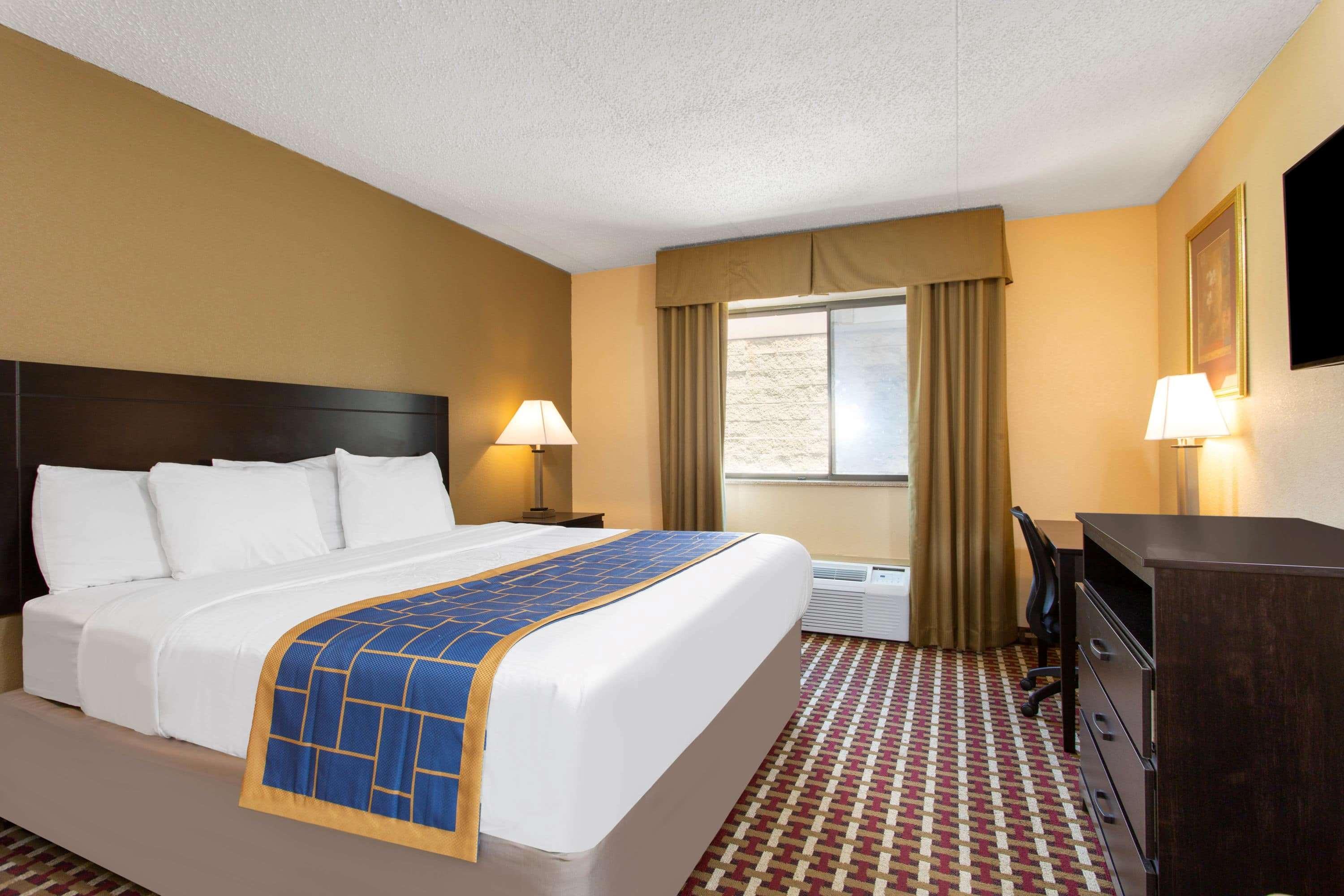 Days Inn By Wyndham Hillsborough Exterior foto
